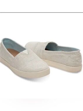 Toms Women’s Cream Canvas Slip on Shoes Size: 9
